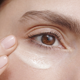 Особое внимание коже вокруг глаз Особое внимание коже вокруг глаз