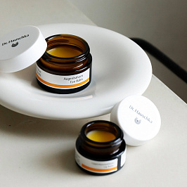 Янтарное стекло – новая упаковка Dr. Hauschka Янтарное стекло – новая упаковка Dr. Hauschka